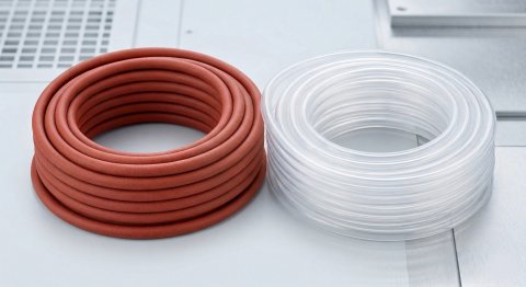Porównanie właściwości termicznych czerwonego i przezroczystego sznura silikonowego – doradztwo techniczne SuperSeal.
